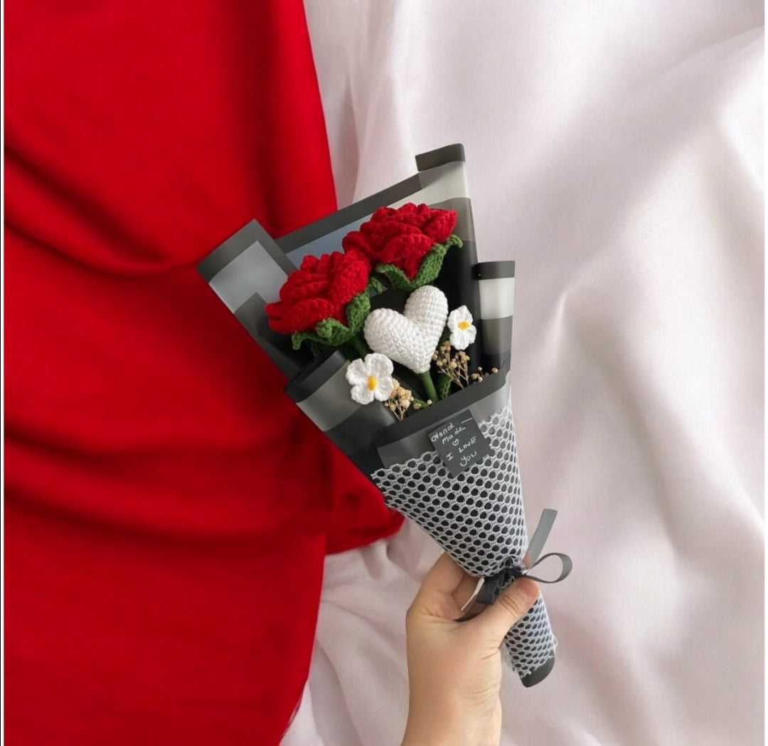 باقة زهور ورد أحمر مع قلب أبيض أميغورومي
